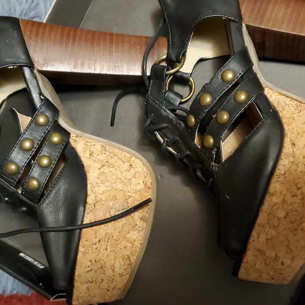 Black high  heeled shoes